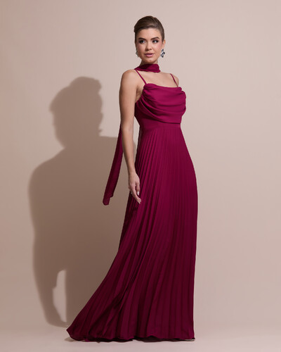 Foto Vestido de Festa Longo Crepe Chiffon Plissado Trançado e Lenço Cereja