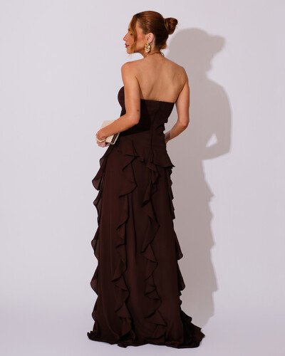 FotoVestido de festa Longo Tomara que Caia Crepe Chiffon com Bababos Cascata e Fenda Marrom