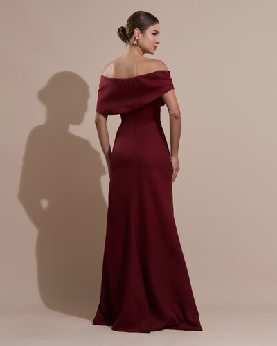Foto Vestido de Festa Longo Alfaiataria Ombro a Ombro com Babado Cascata Marsala