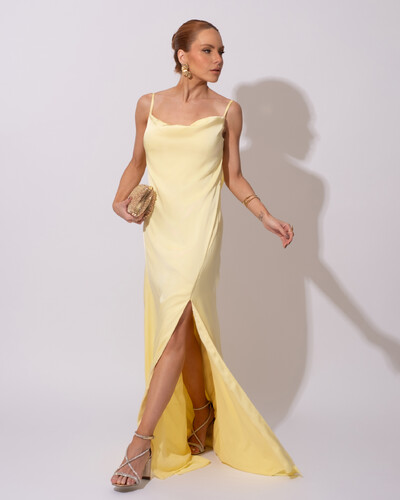 Foto Vestido de Festa Longo Babado Costas Cetim Fluido e Fenda Amarelo Manteiga