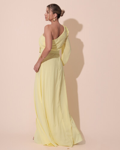 FotoVestido de Festa Longo um Ombro Só Manga Longa com Cinto Amarelo Manteiga