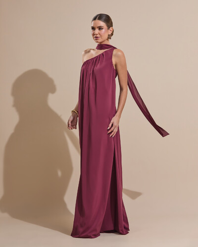 Foto Vestido de Festa Longo Crepe Fluido um Ombro Só com Lenço Marsala