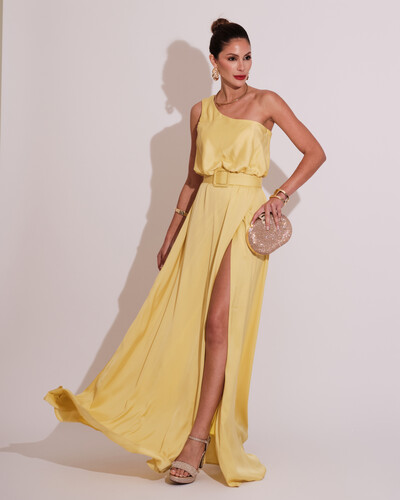 Foto Vestido Longo um Ombro com Busto Blousê e Fenda Amarelo