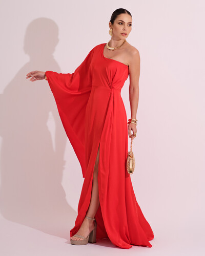 Foto Vestido Longo de Cetim Fluido uma Manga e Detalhe Torcido Vermelho
