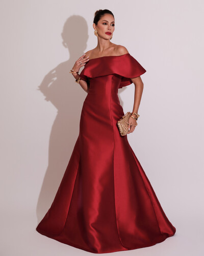Foto Vestido de Festa Longo Ombro a Ombro Zibeline com Babado Marsala