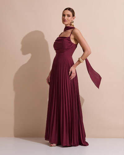 Foto Vestido de Festa Longo Crepe Chiffon Plissado Trançado e Lenço Marsala