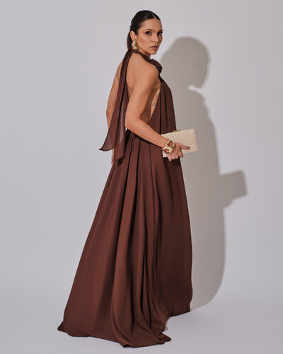 FotoVestido Longo Crepe Chiffon Frente Única Fluido Flor Removível Marrom