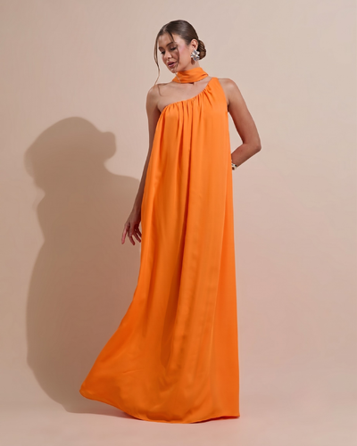 Foto Vestido de Festa Longo Crepe Fluido um Ombro Só com Lenço Laranja