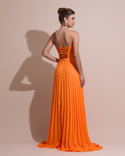 FotoVestido de Festa Longo Crepe Chiffon Plissado Trançado e Lenço Laranja