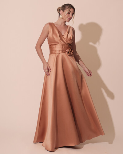 Foto Vestido de Festa Longo Plus Size Zibeline Faixa e Flor Mocha Mousse New