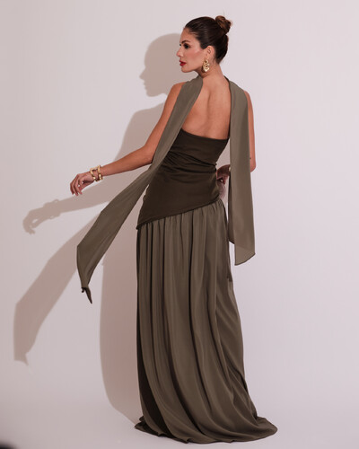 FotoVestido de Festa Longo Tomara que Caia Alfaiataria e Saia Crepe Chiffon e Lenço Verde Oliva