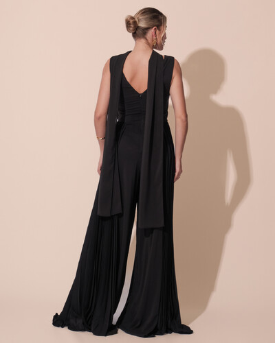 FotoMacacão de Festa Longo Crepe Pantalona Plissado e Lenço Preto