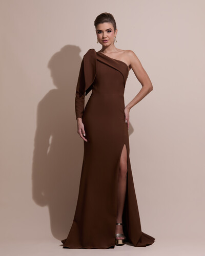 Foto Vestido de Festa com Laço de Um Ombro em Alfaiataria Fenda Marrom