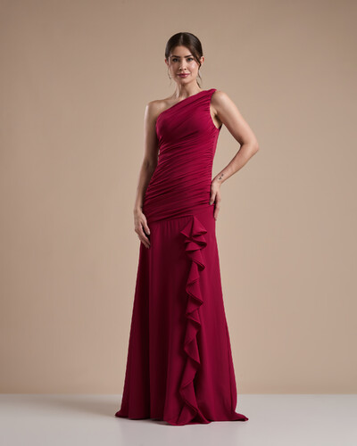 Foto Vestido de Festa Longo Crepe Chiffon Um Ombro Só Drapeado com Babado Cascata Cereja