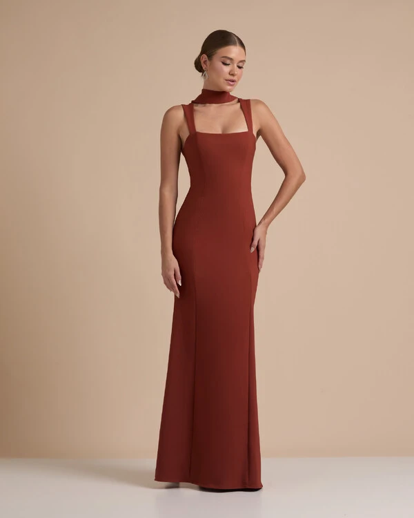 Vestido de Festa Longo Alfaiataria Alca Larga e Lenço Terracota