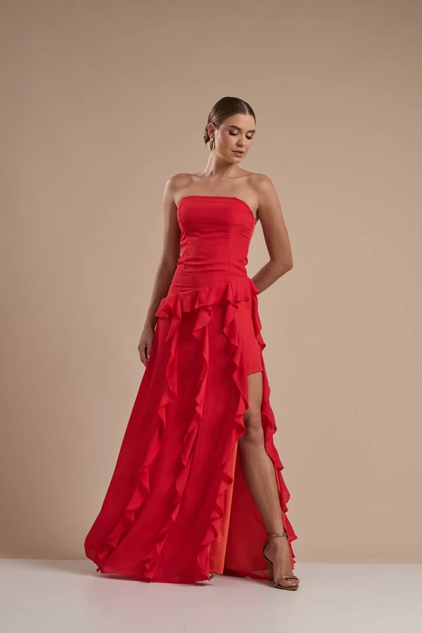 Vestido de festa Longo Tomara que Caia Crepe Chiffon com Bababos Cascata e Fenda Vermelho