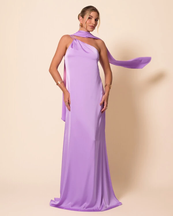 Vestido de Festa Longo em Cetim Fluido um Ombro Só com Lenço Lilás