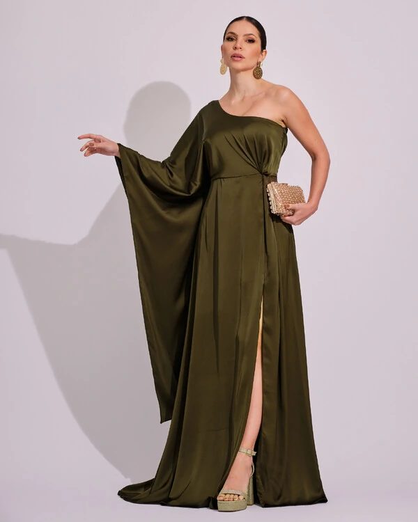 Vestido Longo de Cetim Fluido uma Manga e Detalhe Torcido Verde Oliva