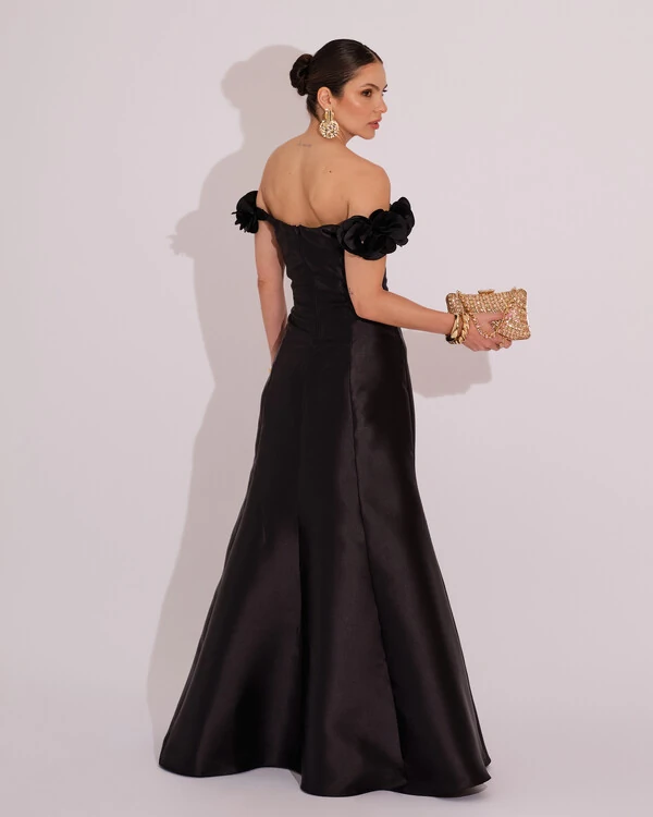 Vestido Longo de Festa Zibeline Ombro a Ombro com Flores e Fenda Preto