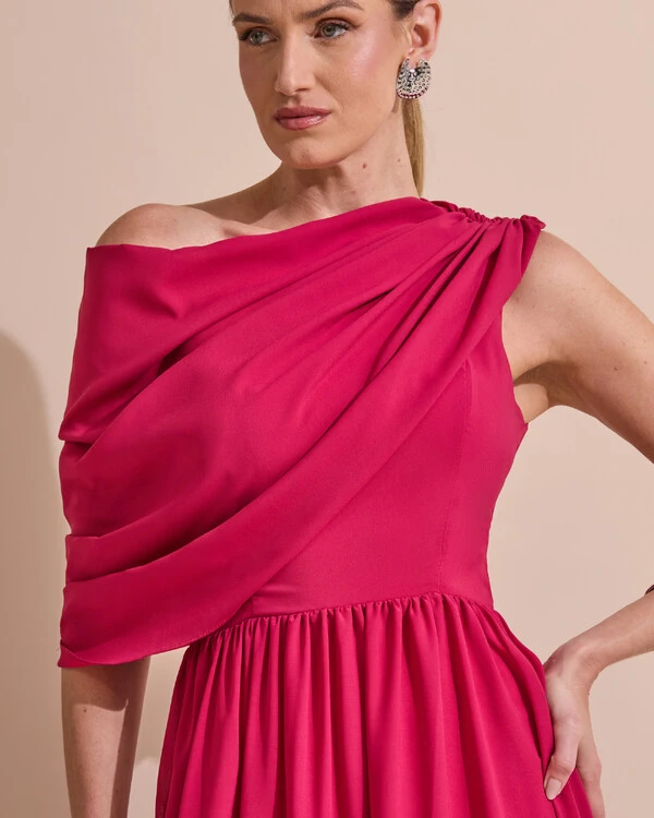 Vestido de Festa Longo Um Ombro Só Crepe Chiffon Capa Drapeado Cereja