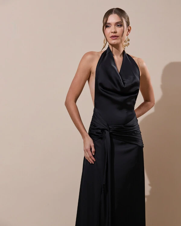 Vestido de Festa Longo Cetim Frente Única Degagê com Faixa Drapeada Preto
