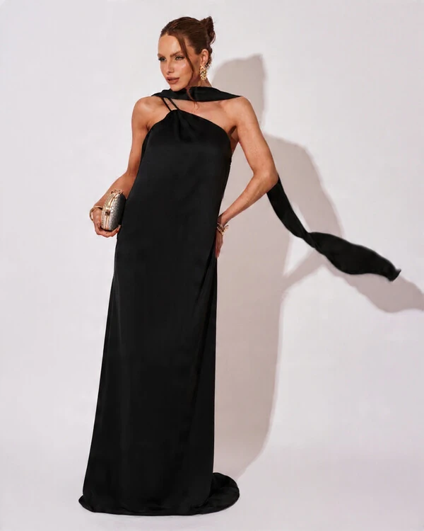 Vestido de Festa Longo em Cetim Fluido um Ombro Só com Lenço Preto