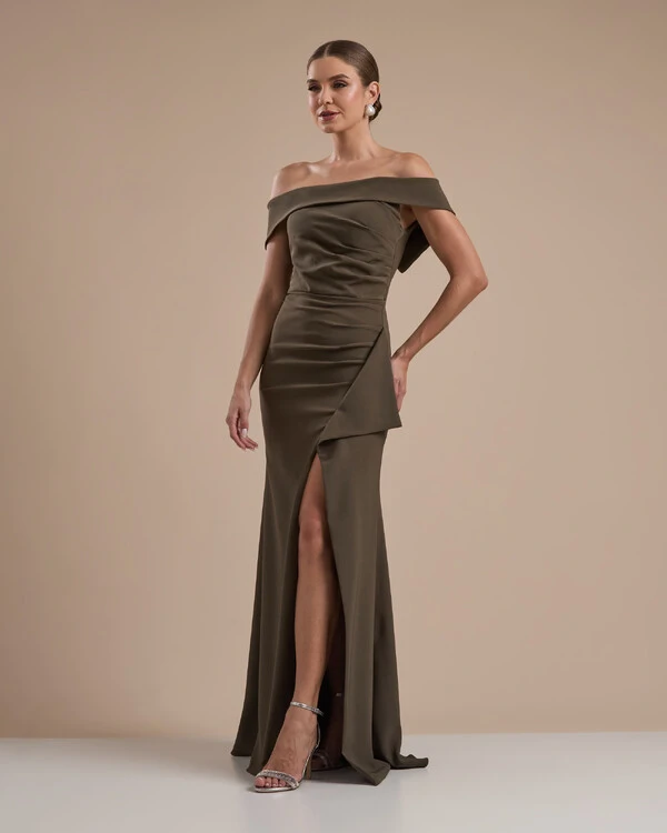 Vestido de Festa Longo Ombro a Ombro com Fenda em Alfaiataria Verde Oliva