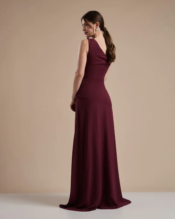 Vestido de Festa Longo Crepe Chiffon Um Ombro Só Drapeado com Babado Cascata Marsala