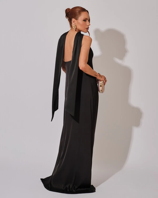 Vestido de Festa Longo em Cetim Fluido um Ombro Só com Lenço Preto