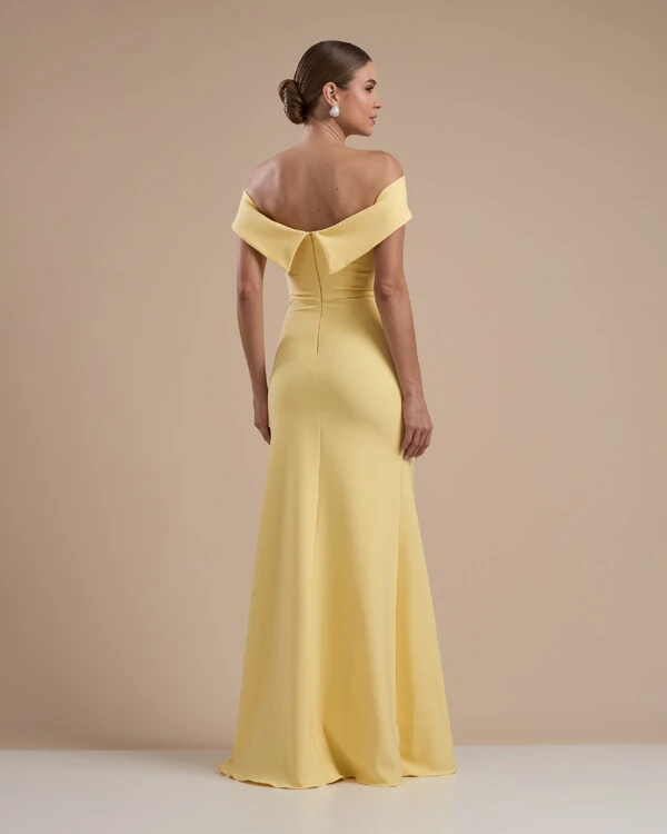 Vestido de Festa Longo Ombro a Ombro com Fenda em Alfaiataria Amarelo Manteiga