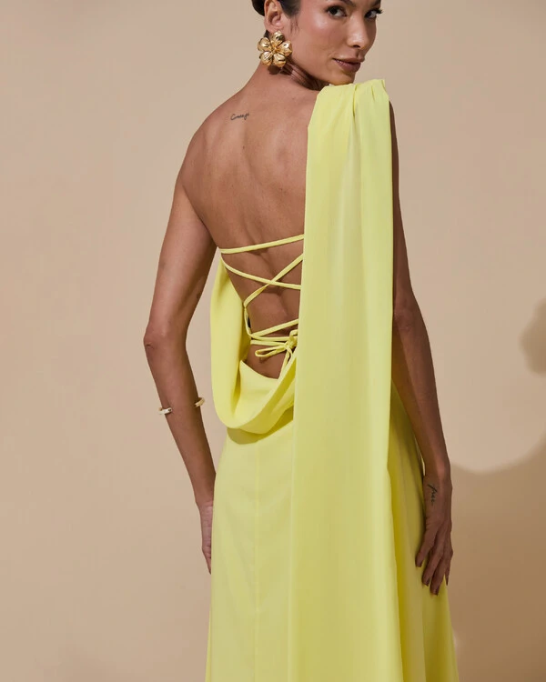 Vestido de Festa Longo Tomara que Caia Crepe Chiffon Lenço Drapeado Costas Trançada Amarelo Manteiga