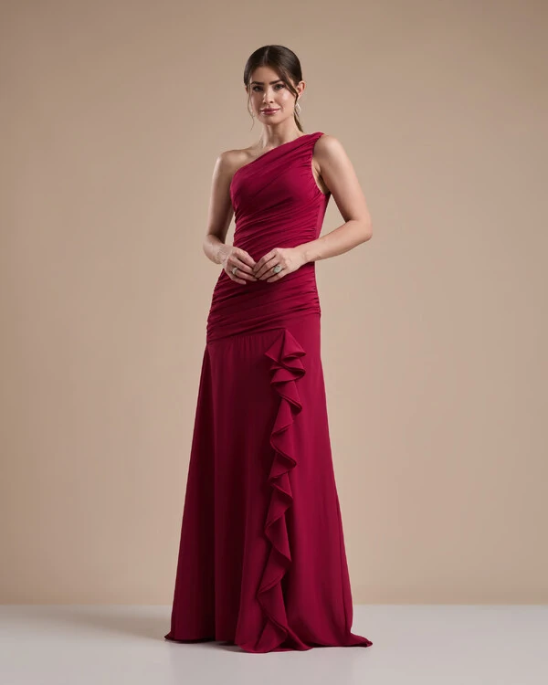 Vestido de Festa Longo Crepe Chiffon Um Ombro Só Drapeado com Babado Cascata Cereja