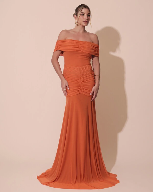 Vestido de Festa Longo Tule Ombro a Ombro Drapeado com Saia Fluida Laranja