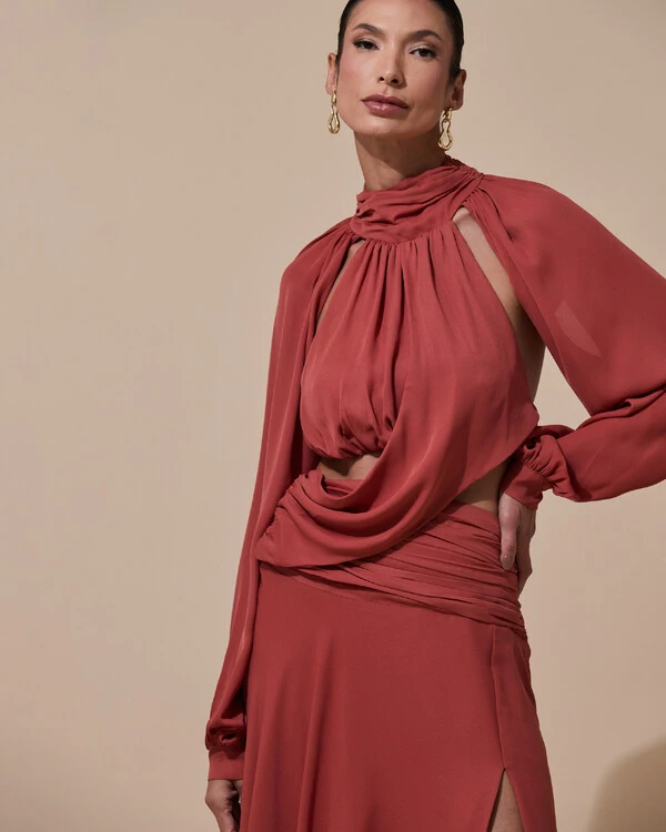 Vestido de Festa Longo Gola Alta Crepe Chiffon Recortes Drapeado Manga Longa Fenda Terracota