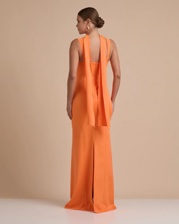 Vestido de Festa Longo Alfaiataria Alça Larga e Lenço Laranja