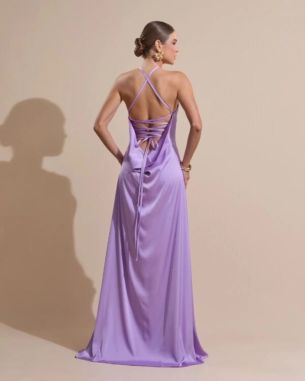 Vestido Longo de Cetim com Decote Triangular e Amarração nas Costas Degagê Lilás