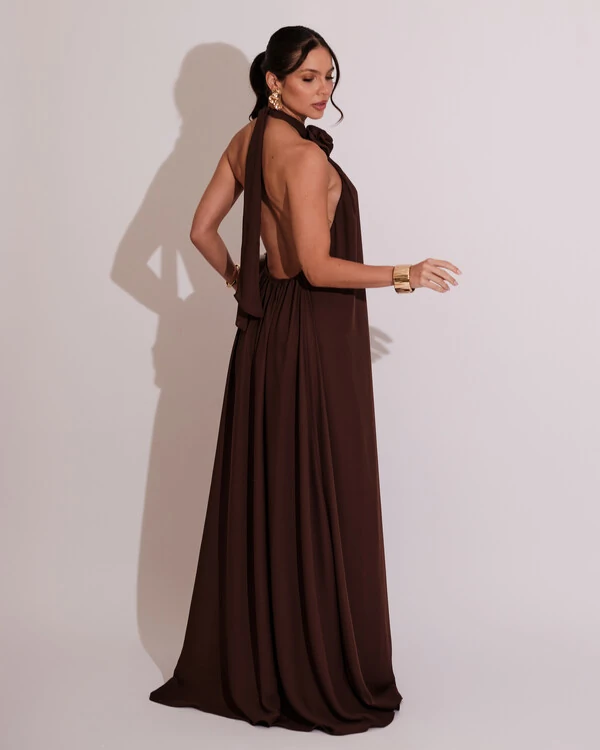 Vestido Longo Crepe Chiffon Frente Única Fluido Flor Removível Marrom