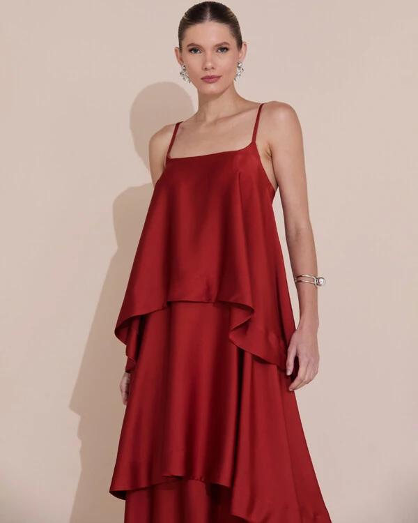 Vestido de Festa Longo Decote Reto Alças Finas Cetim Camadas Terracota