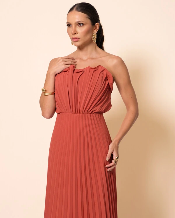Vestido de Festa Longo Tomara que Caia Plissado Detalhe Terracota