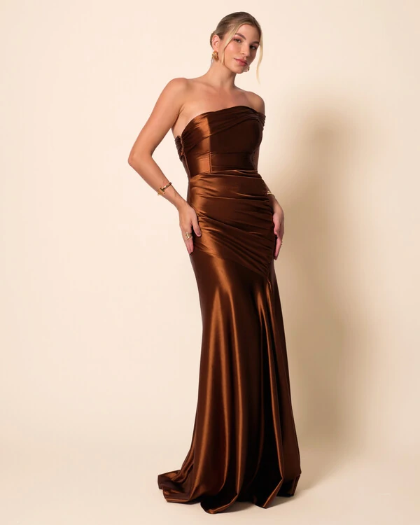 Vestido de Festa Longo Cetim Malha Metálico Ombro a Ombro Marrom