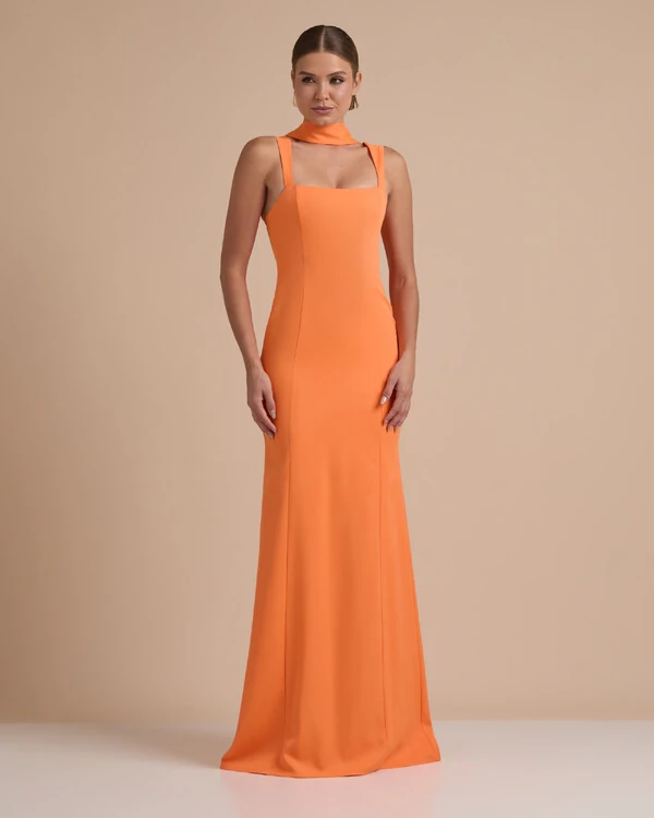 Vestido de Festa Longo Alfaiataria Alça Larga e Lenço Laranja