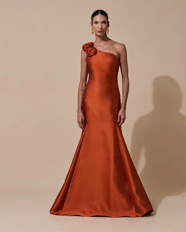 Vestido de Festa Longo Zibeline um Ombro Só Flor Removível Saia Terracota