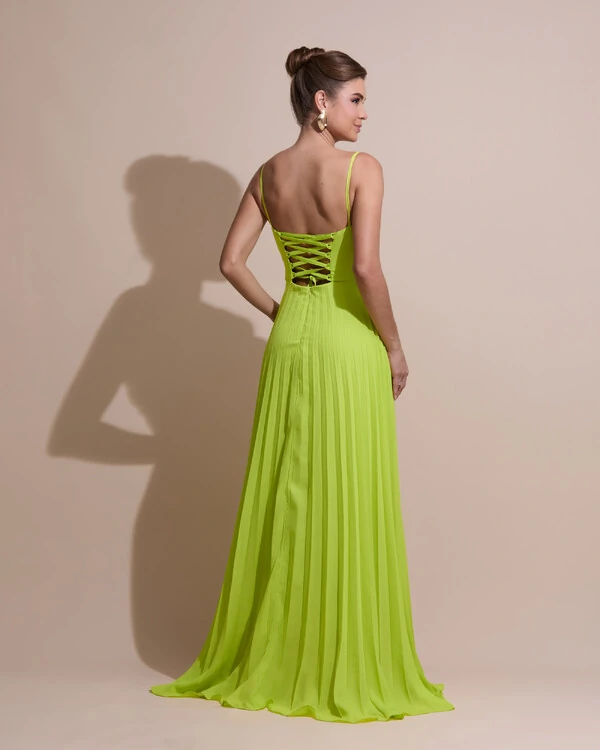Vestido de Festa Longo Crepe Chiffon Plissado Trançado e Lenço Verde Lima