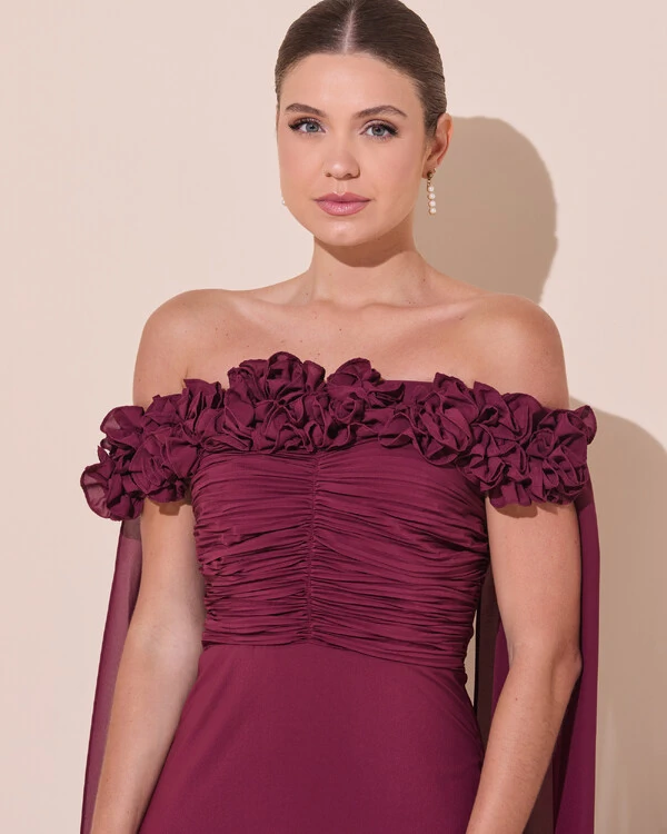 Vestido de Festa Longo Ombro a Ombro Plissado Crepe Chiffon Capa Flor 3D Marsala