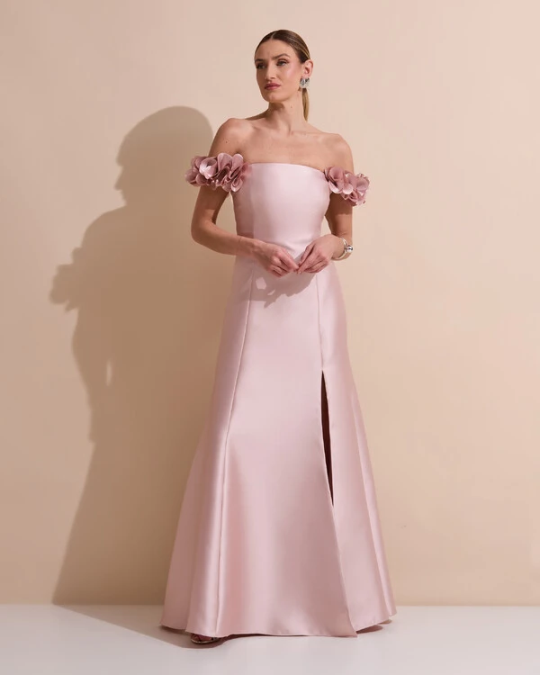 Vestido Longo de Festa Zibeline Ombro a Ombro com Flores e Fenda Rosa Nude