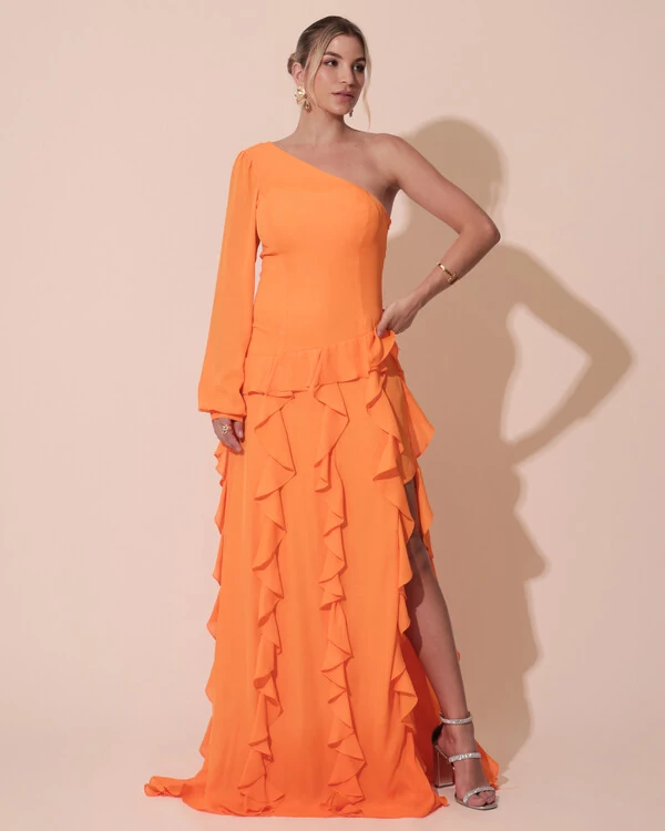 Vestido de Festa Longo Crepe Um Ombro Só Manga Longa e Babados Cascata Fenda Laranja
