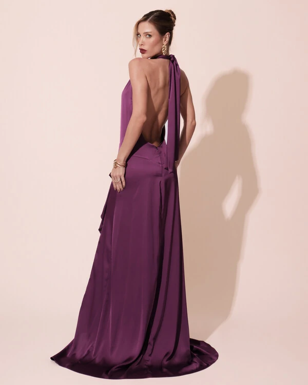 Vestido Longo de Festa Cetim Fluido Gola Alta e Babado Cascata Roxo