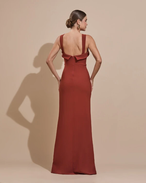 Vestido de Festa Longo Alfaiataria Decote Coração com Alças e Fenda Terracota