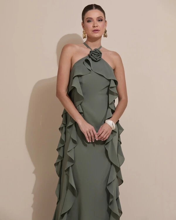 Vestido de Festa Longo Crepe Chiffon Frente Única Babados Cascata e Flor Verde Oliva