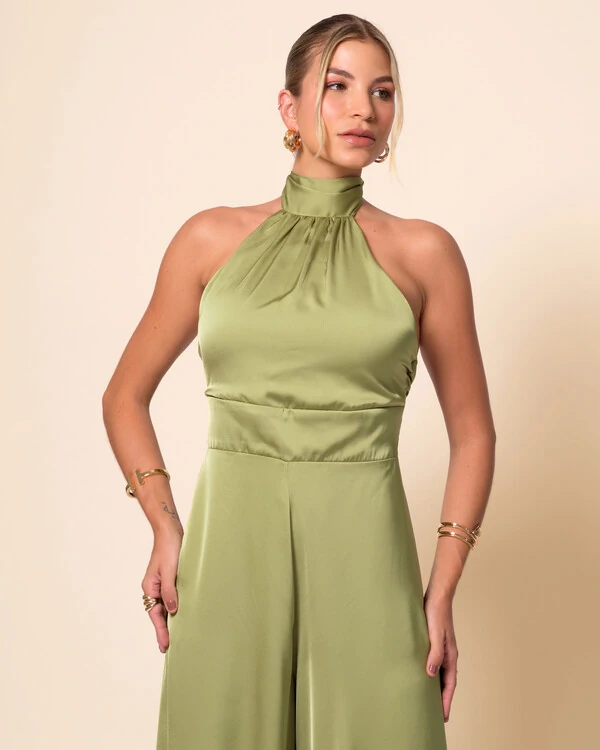 Macacão de Festa Longo em Cetim Fluido com Gola Alta e Lenço Verde Pistache